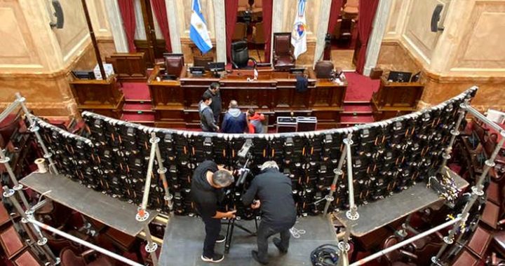 CFK estará sola en el recinto y senadores a través de pantallas led