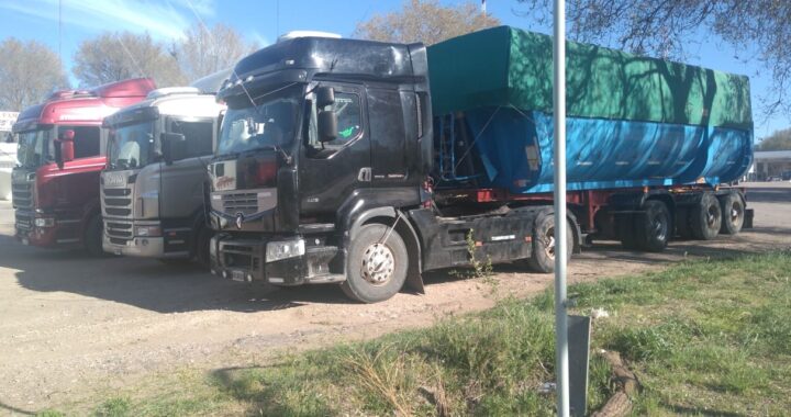 Secuestraron 4 camiones cerealeros en Padre Buodo