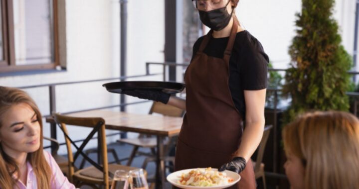 Siguen prohibidos los espectáculos en vivo en locales gastronómicos