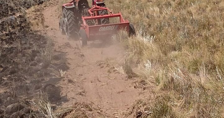 Continúan los incendios en Chacharramendi y Jagüel del Monte; Defensa Civil y Bomberos voluntarios trabajan en la zona