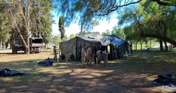 El Ejército Argentino instaló dos carpas que se utilizarán para la vacunación en Gral. Pico