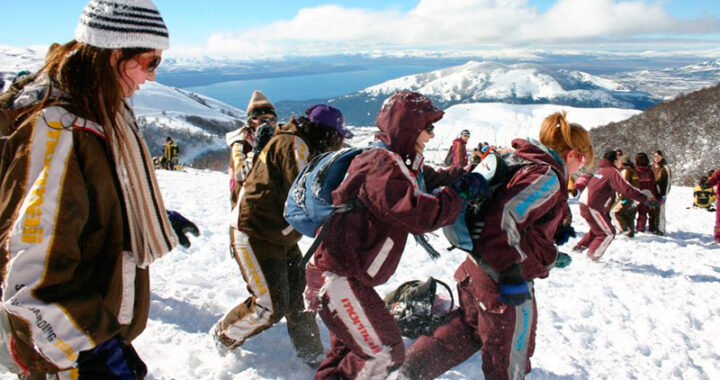 Hubo más de 10 casos de covid en el primer viaje de egresados en pandemia