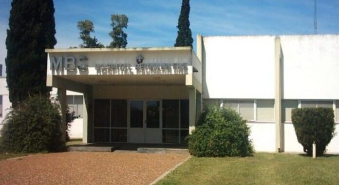 Echaron al director del hospital de Alvear por vacunar “irregularmente” al intendente Barton