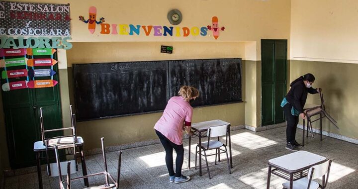 El gobierno volvió a defender la presencialidad y los cuidados que se realizan en las aulas