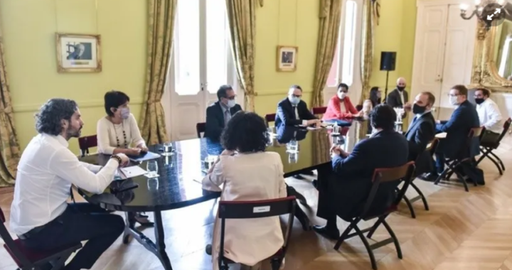 El gabinete nacional se reúne con empresarios para frenar precios