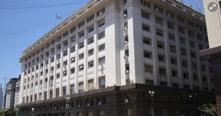 La recaudación tributaria aumentó 51,9% en febrero impulsada por las retenciones