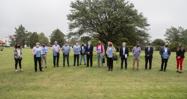 Junto a los intendentes, Ziliotto anunció la ejecución de 2 mil viviendas en La Pampa