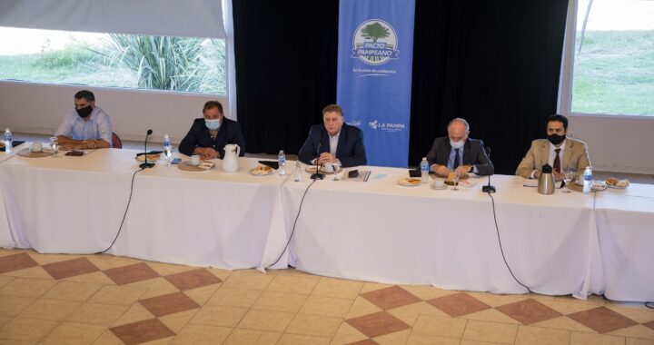 El gobierno convocó a los sectores económicos para extremar medidas ante la segunda ola