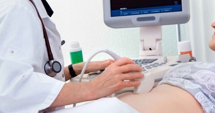 Salud acordó con el Centro de Empleados de Comercio tras el corte de ginecólogos