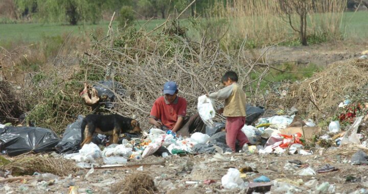 Una familia necesitó $64.445 en mayo para no caer en la pobreza; la canasta básica aumentó un 50% en el último año