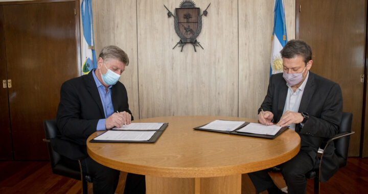 Firmaron convenio para que la UNLPam organice el Archivo General de la Gobernación