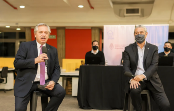 Alberto presenta un programa de casas para personas mayores de 60 años