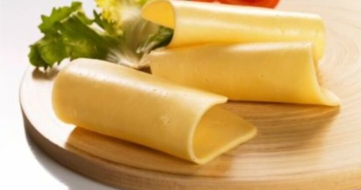 La ANMAT prohibió la venta de un queso en barra