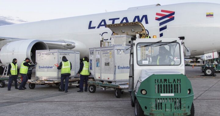 Arribó un vuelo con más de 800 mil dosis de AstraZeneca y Argentina llegó a casi 42 millones de vacunas