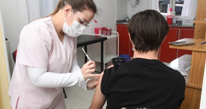 Reiteran condiciones para vacunación de jóvenes de 12 a 17 años