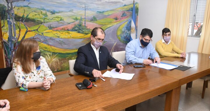 Firmaron convenios para expandir el sistema eléctrico en Lonquimay y potenciar la planta del Lucio Molas