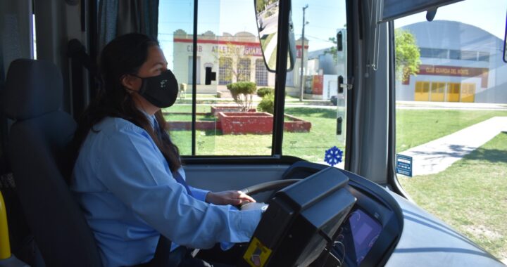 Toay: Presentaron el primer ómnibus ecológico que será conducido por una mujer