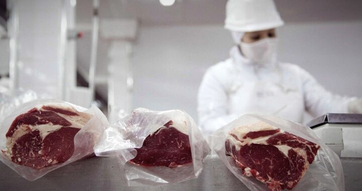 “Los precios de la carne bajaron desde el momento en que restringimos las exportaciones”