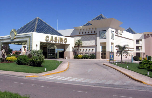El Casino sancionó a dos empleados que se manifestaron en reclamo de mejoras salariales