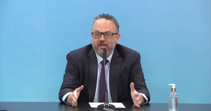 Kulfas afirmó que “se está evaluando” modificar la prohibición de despidos y la doble indemnización