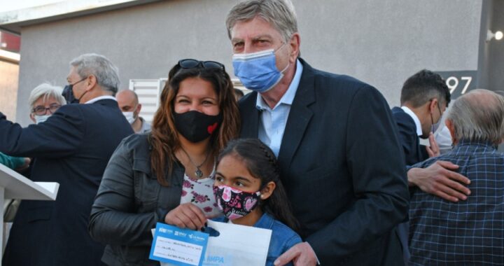 Ziliotto, en la entregaa de viviendas en Lonquimay: “Vamos a seguir otorgando derechos porque nuestra ideología es la justicia social”