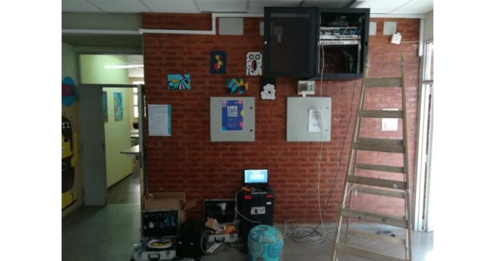 Avanza la instalación de equipos en las escuelas para optimizar la conectividad