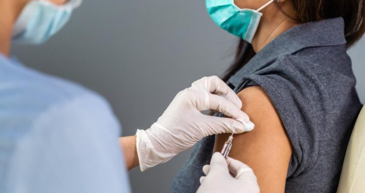 Salud reiteró la importancia de la vacunación y los cuidados en el marco de la pandemia