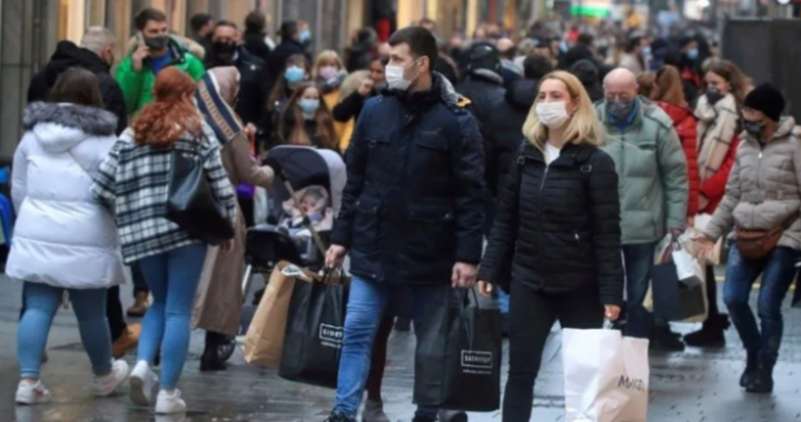 El país europeo que sufre una “pandemia de personas no vacunadas” contra el covid