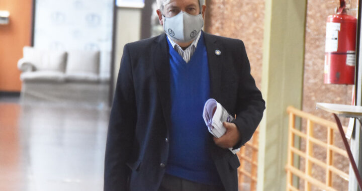 Un dirigente radical chicaneó en facebook: “Y nos sigue cagando un compañero”