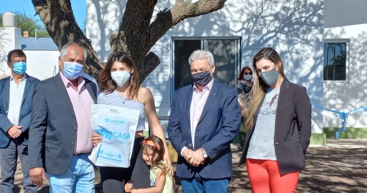 Plan “Mi Casa”: dos familias de Cuchillo Có recibieron sus viviendas