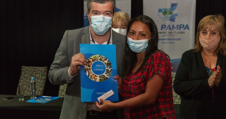 Entregaron créditos de Economía Social en General Acha