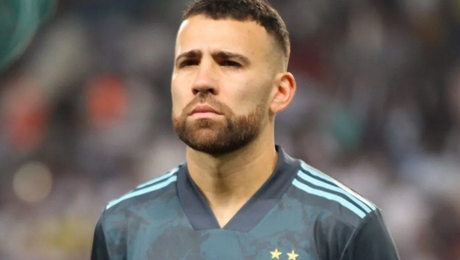 Le pusieron un cinturón en el cuello: El violento robo que sufrió Otamendi