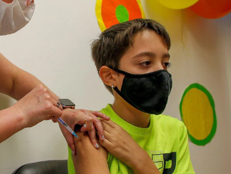 Alberto lanza la campaña de vacunación para la presencialidad plena en escuelas