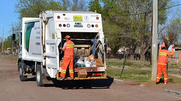 Vecinos advierten que supuestos empleados del EMHSU están vendiendo bolsas de residuos: La municipalidad sacó un comunicado