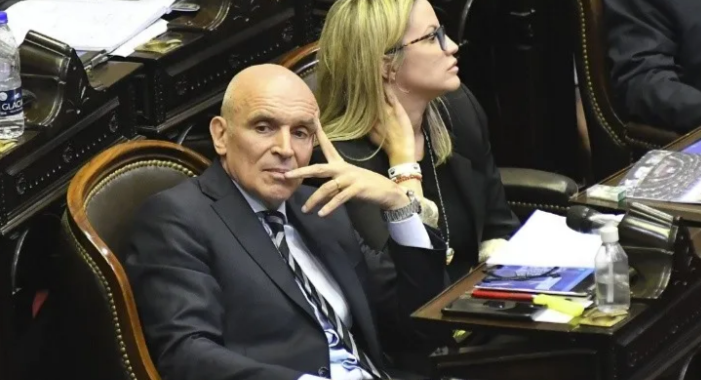 Espert publicó su recibo de sueldo en redes sociales y descartó sortearlo