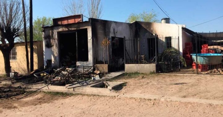 Condenaron a 5 años de cárcel a tres personas por prender fuego una tapicería en Santa Rosa