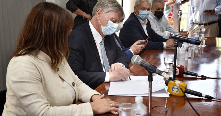 Ziliotto firmó contratos para obras de saneamiento por más de $1.000 millones en General Pico