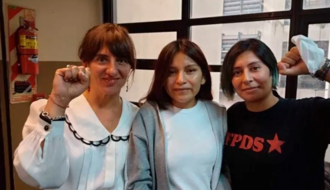 Absuelven a la mujer que llegó a juicio por matar a su ex por violencia de género