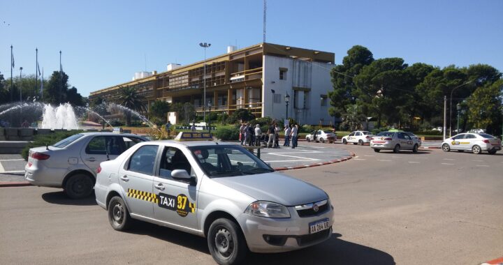 Ola de asaltos: Taxistas piden colocar “mamparas” entre choferes y pasajeros para evitar robos violentos