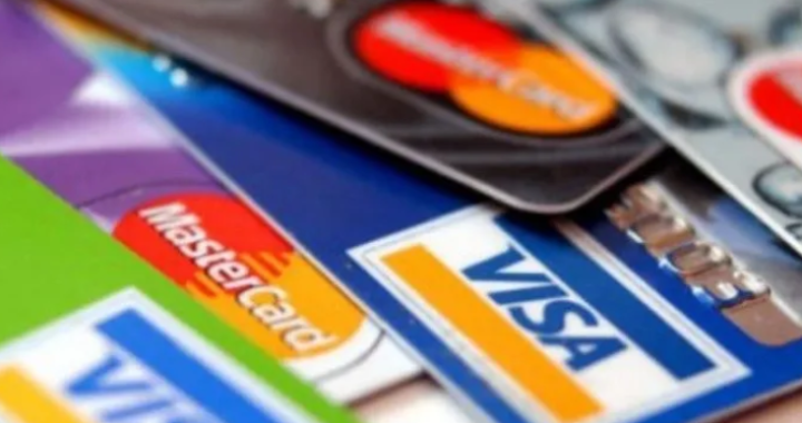 Sube la tasa de interés para financiar el “pago mínimo” de la tarjeta de crédito