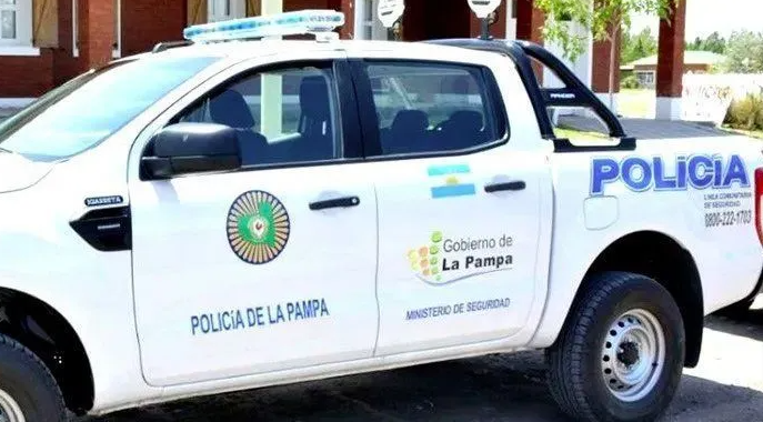 Insólito: Fue sorprendido intentando robar en un patio y le pidió a vecinos que le llamen un taxi para escapar de la policía