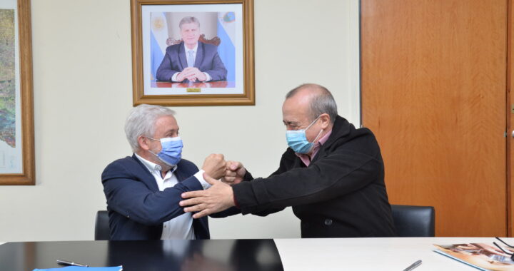 Firmaron convenio por obras de desagües en Arata e Hilario Lagos