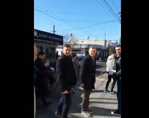 Repudiaron a Macri en plena calle: Con lo que te robaste danos de comer”