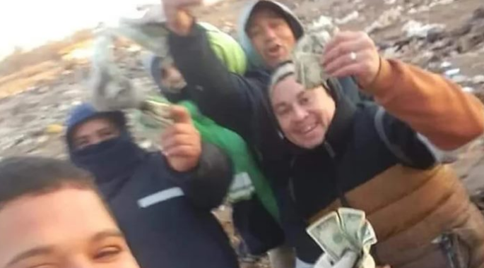 Trabajadores encontraron miles de dólares en un basural