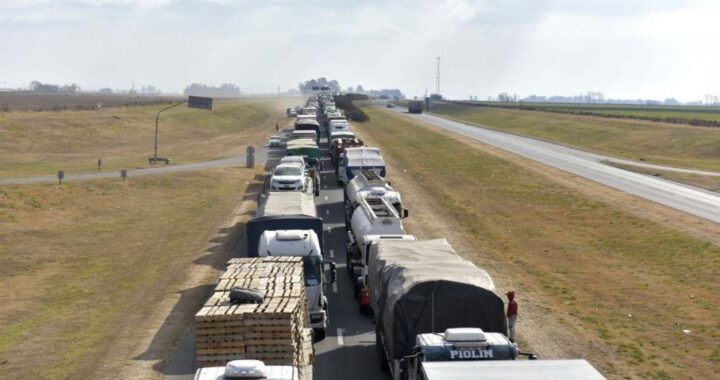 Por el “dólar soja” creció un 80% el ingreso de camiones a los puertos exportadores