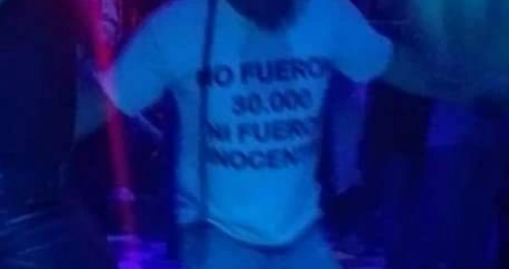 Santa Rosa: Un joven exhibió una remera con la frase “No fueron 30.000 ni fueron inocentes” en un local nocturno