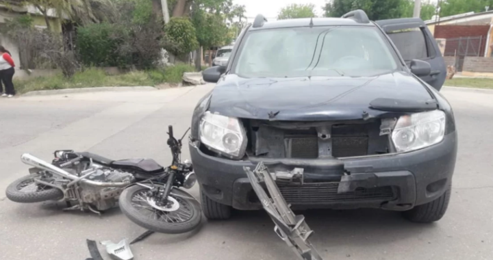 Santa Rosa: Una mujer y tres chiquitos sufrieron fracturas en un violento accidente