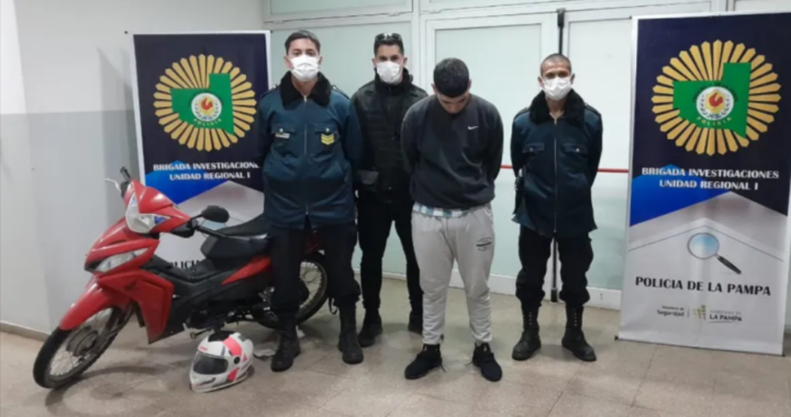 Santa Rosa: Detuvieron a un motochorro que le arrebató la cartera a una mujer en la Spinetto