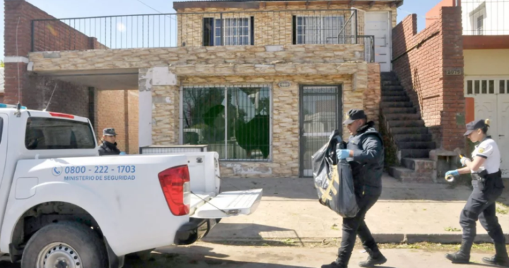 Les envenenaron a sus dos perros en en departamento que alquilan en la Perón: Denunciaron a la dueña del complejo