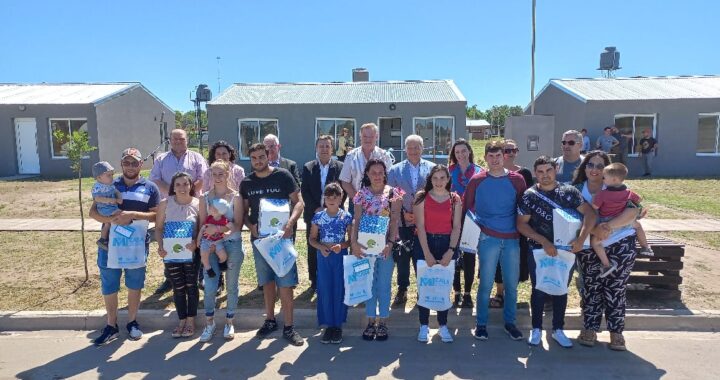 El Gobierno entregó viviendas del Plan “Mi Casa 1” en General Manuel J. Campos